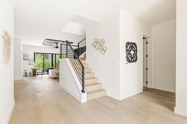 Foto del edificio - 2300 Bluebonnet Ln
