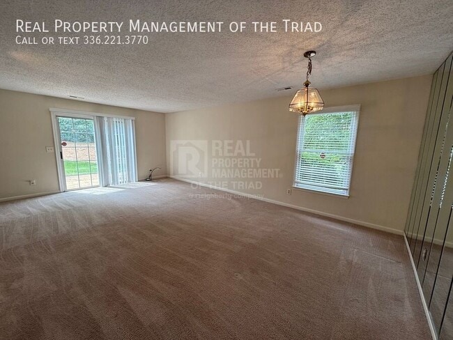 Building Photo - 1100 Yellowbell Pl