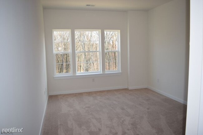 Building Photo - 3 br, 2.5 bath Townhome - 229 Parkview lane
