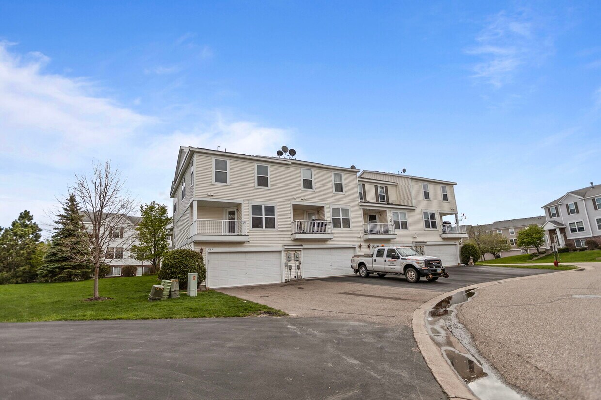 Primary Photo - 9649 Queensland Ln N