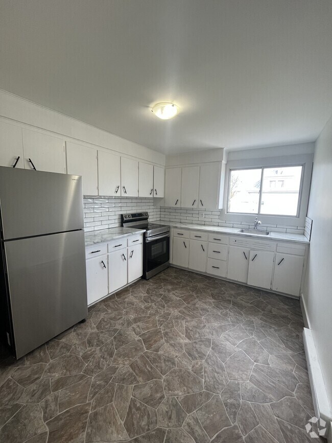 Building Photo - 46 Terris Ave