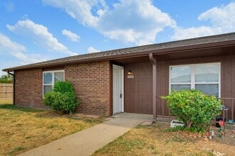 Building Photo - 1247 W Sunset Dr
