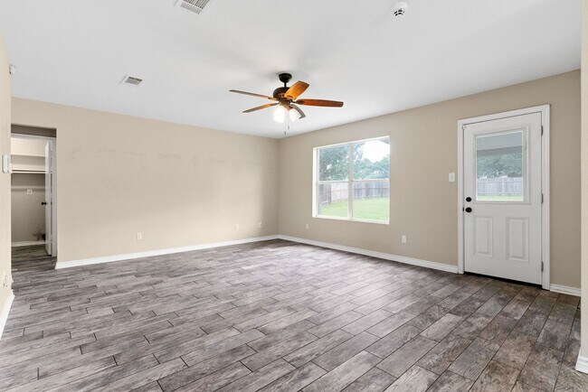 Foto del edificio - 4604 Greyhound Dr