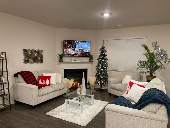 Foto del edificio - Immaculate 3br 2ba 2497 sq feet close to e...