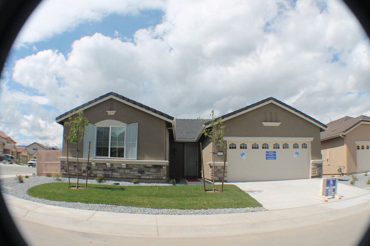 Primary Photo - Lennar Home in Damonte Ranch - Single Stor...