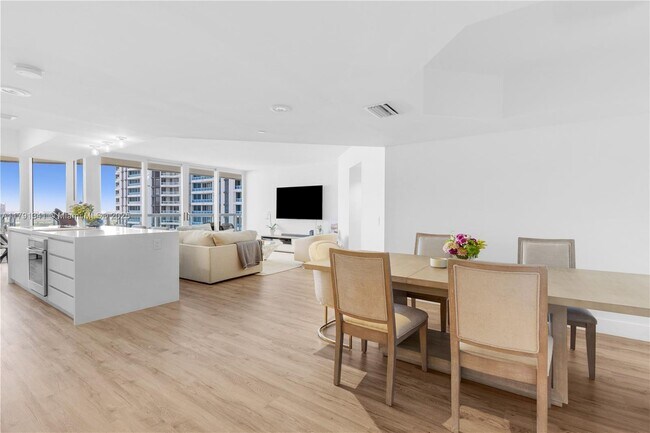 Building Photo - 21055 Yacht Club Dr