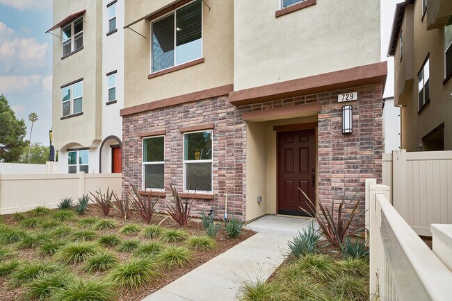 Building Photo - 729 Daniel Freeman Cir