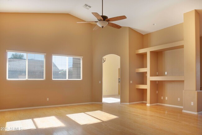 Foto del edificio - 46011 W Keller Dr