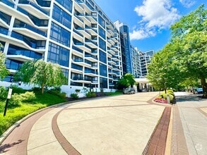 Building Photo - 1530 Key Blvd