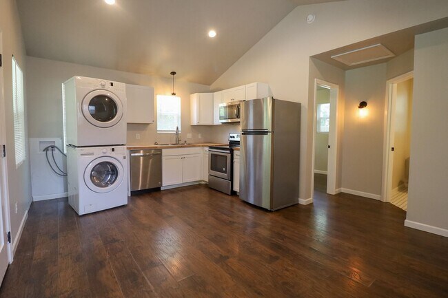 Foto del edificio - 1 Bed | 1 Bath |West Tulsa | $1050