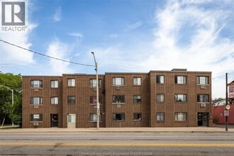 Building Photo - 360 Tecumseh Rd W