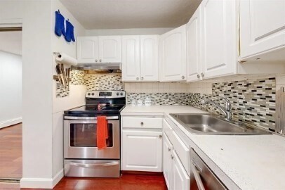 Foto del edificio - 383 Langley Rd