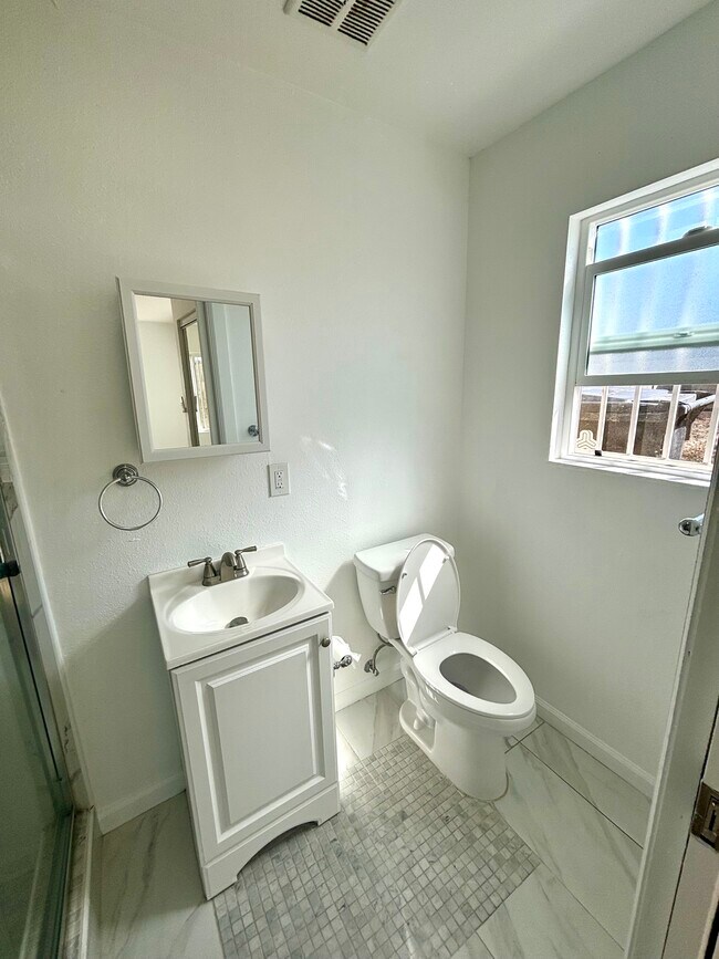 Foto del edificio - 1738 W 85th St