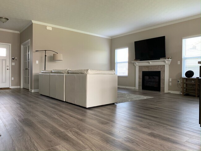 Building Photo - 1541 Winslow Dr