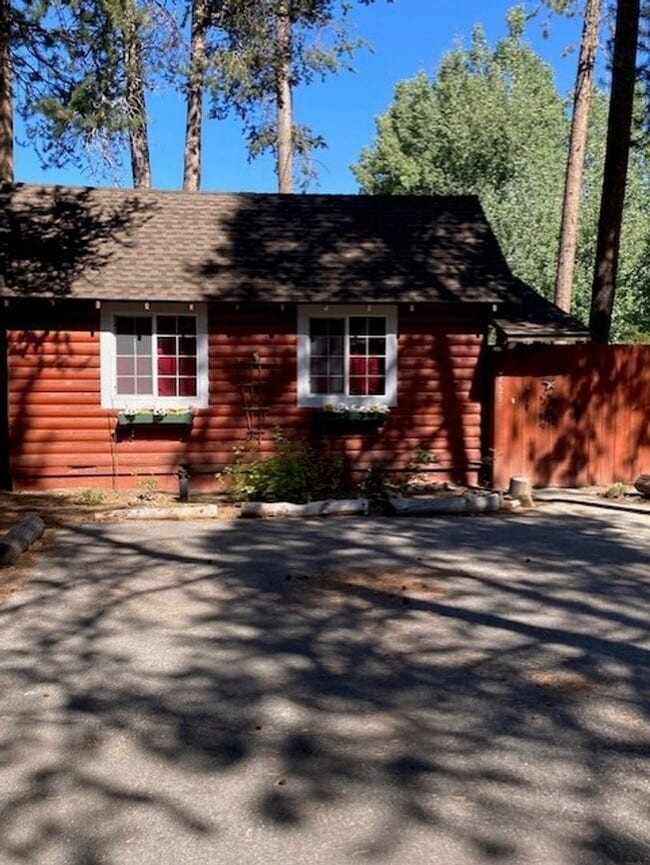 Building Photo - 3729 Alder Ave