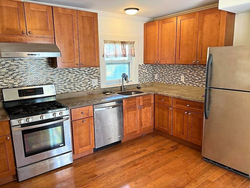 Primary Photo - 11 Clinton St