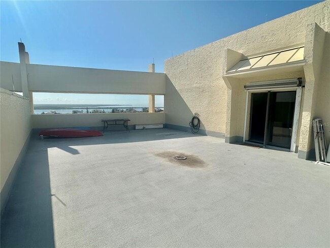 Building Photo - 6009 Sea Ranch Dr