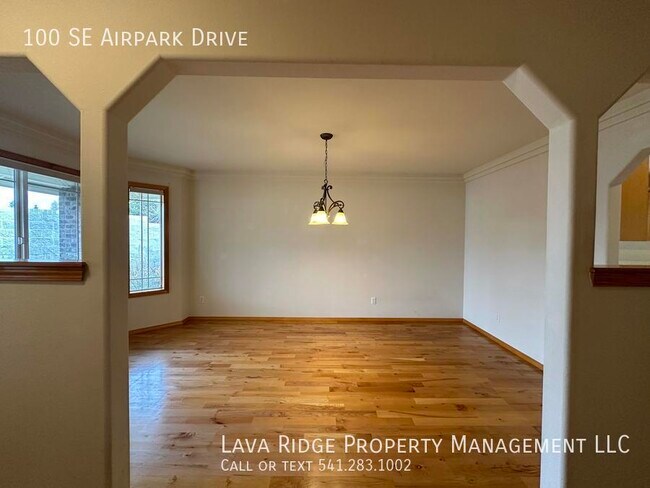 Building Photo - 100 SE Airpark Dr