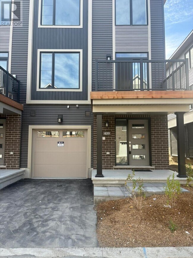 Building Photo - 409 Silverberry Private