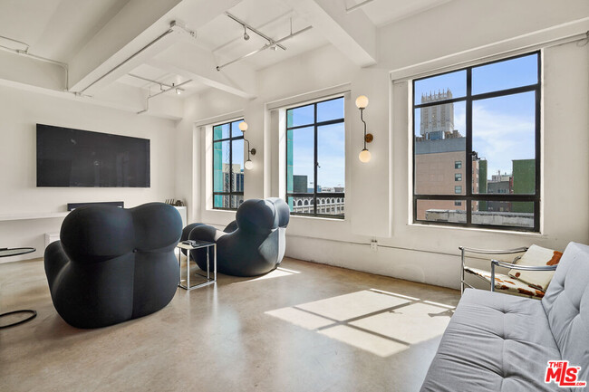 Building Photo - 849 S Broadway