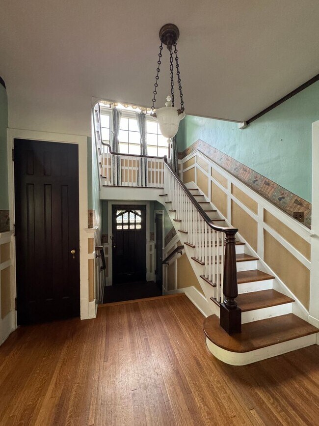 Building Photo - Timeless Elegance: Experience History in t...