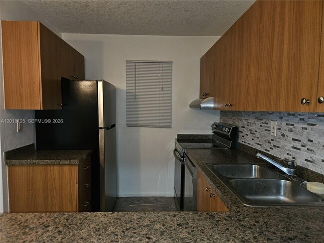 Foto del edificio - 7610 Stirling Rd