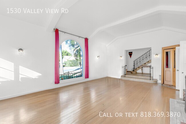 Building Photo - 1530 Valley View Rd