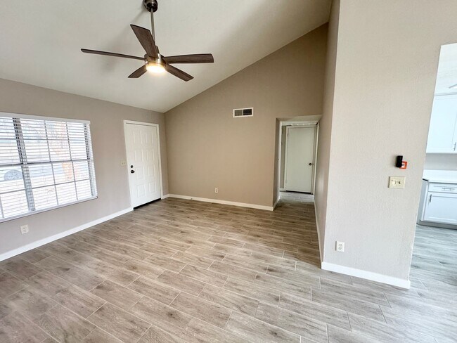 Building Photo - Remodeled 3 Bedroom/2 Bath Home Located in...