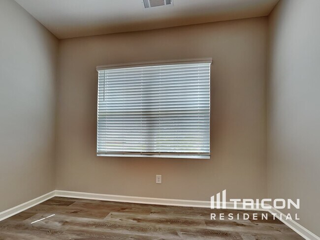 Foto del edificio - 353 Trail Winds Dr