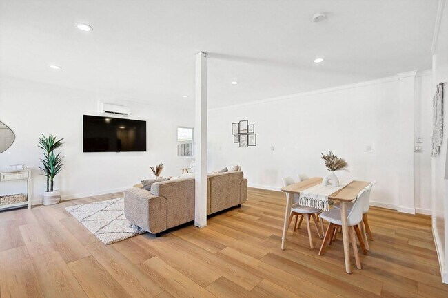 Foto del edificio - 3322 Darby Ln