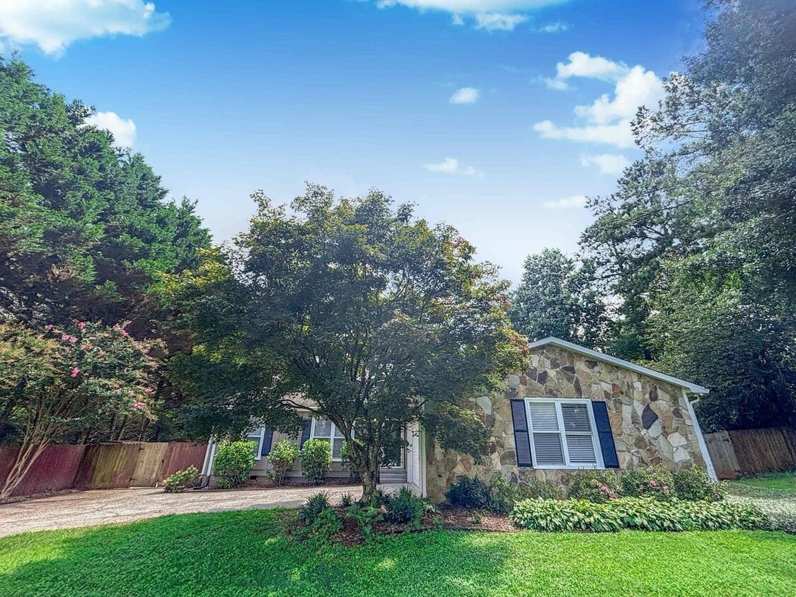 Photo - 1552 Blackwell Rd