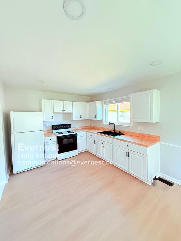 Building Photo - 20931 Vermander Ave