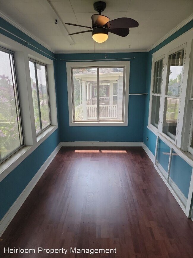 Foto del edificio - 4 br, 2 bath House - 2327 E. 4th St.