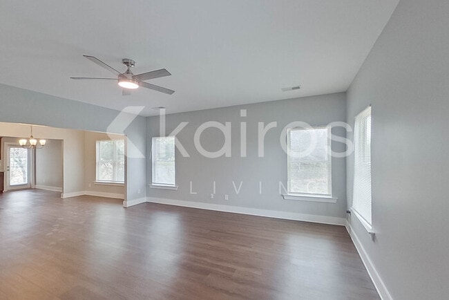 Building Photo - 295 Elm Way