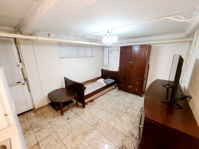 Foto del edificio - 300 Burns St