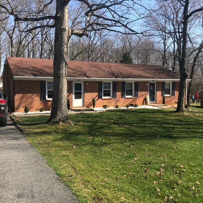 Building Photo - 149 Wildwood Dr