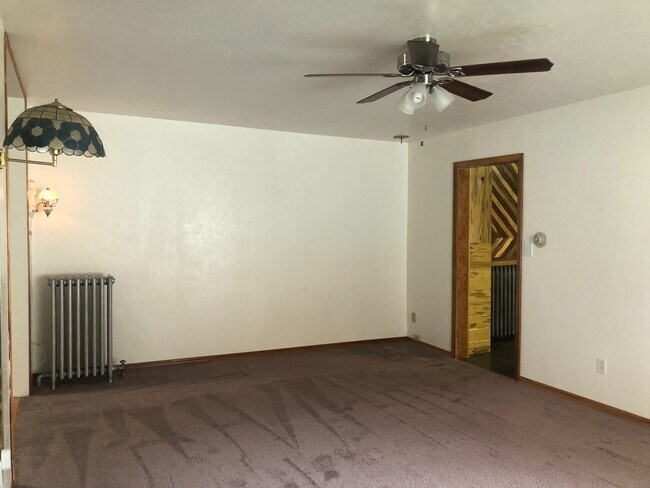 Foto del edificio - **PENDING  APPLICATIONS** Turn of the cent...
