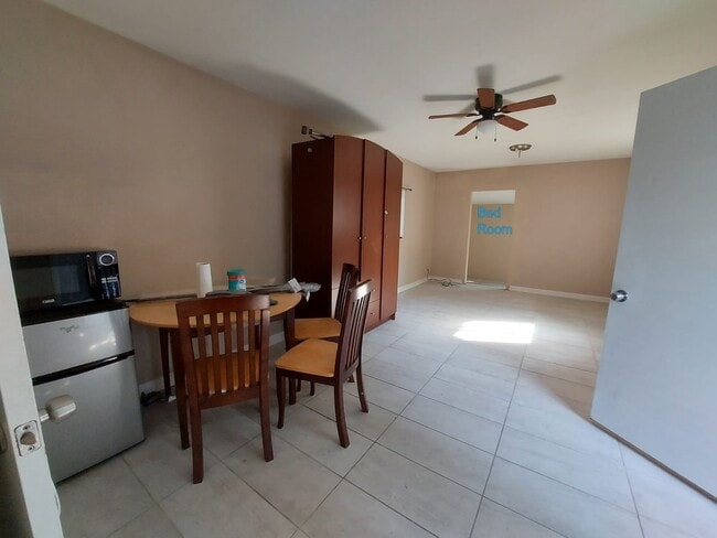 Tile Floor. - 1501 E 41st St