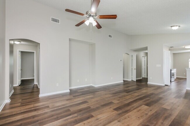 Foto del edificio - 2000 Hunters Trace Cir