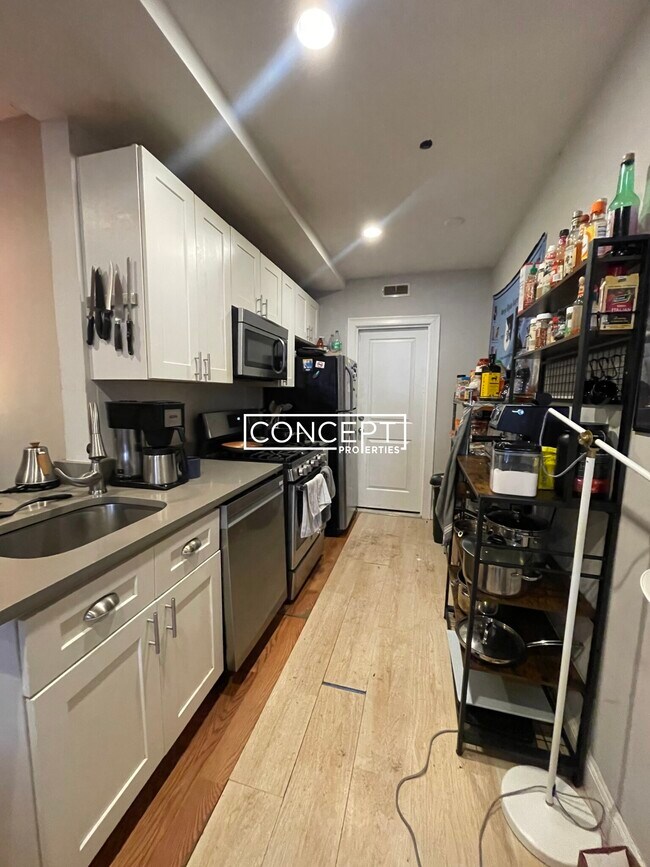 Building Photo - 721 Parker St