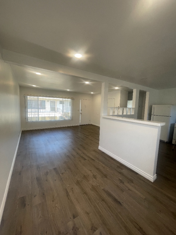 Building Photo - 525 N Marguerita Ave
