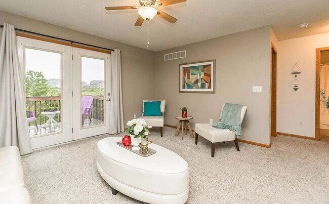 Living Room - 504 Kimberlite St
