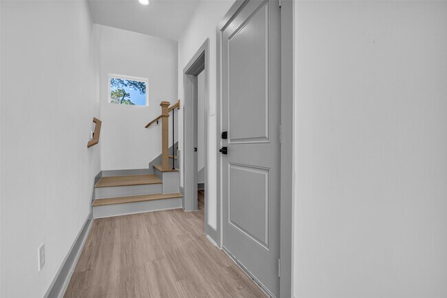 Foto del edificio - 5303 Kindred Gdn Ln