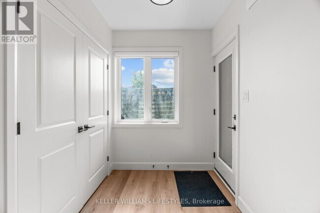 Building Photo - 470-470 Darcy Dr