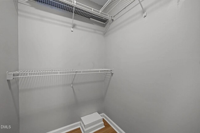Walk In Closet - 1033 Oak Lake Ct