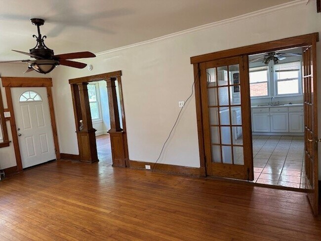 Foto del edificio - Welcome to this 3-bedroom, 1-bathroom home...