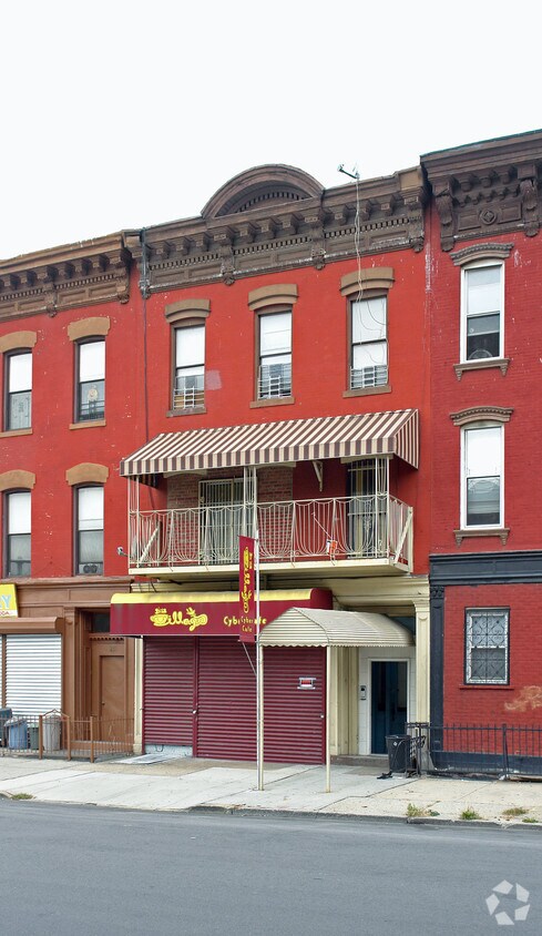 Primary Photo - 85 MONTROSE AVE