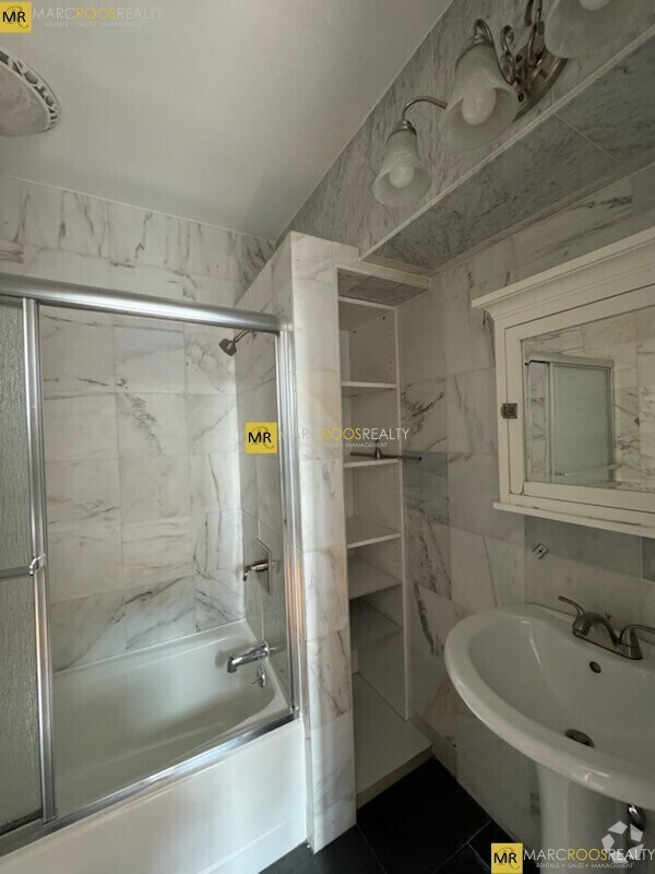 Building Photo - 252 Newbury St