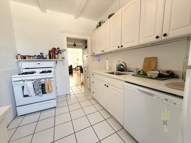 Building Photo - 44 Longwood Ave