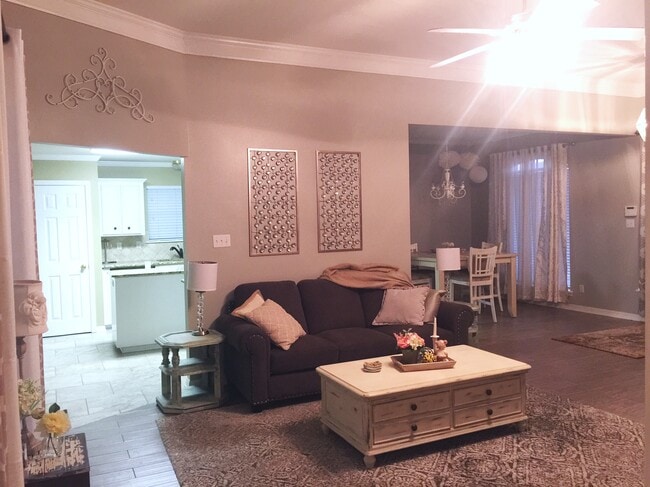 Foto del edificio - 3005 Gabriel Oaks Dr